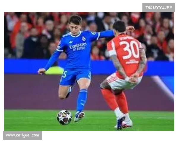 皇马1-0领先本菲卡，维尼修斯突破造点亲自主罚命中